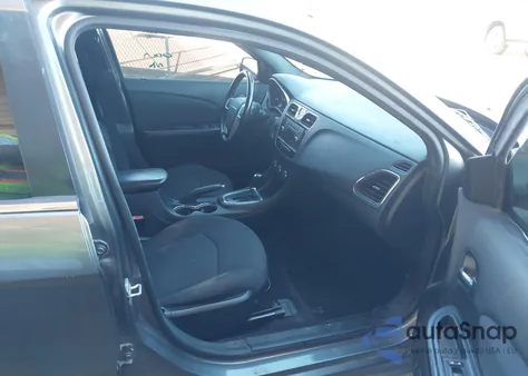 2013 Chrysler 200 Touring z USA, uszkodzony, nr VIN 1C3CCBBB5DN505415